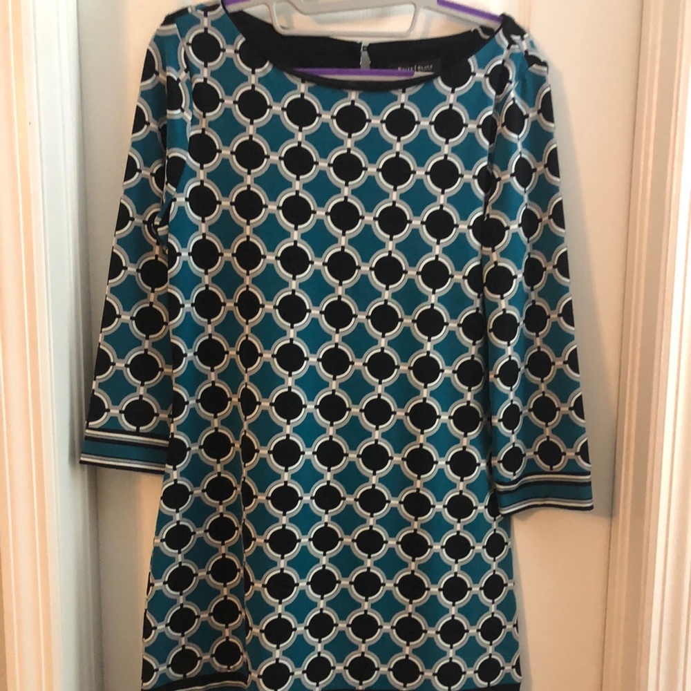 White House / Black Market size 6